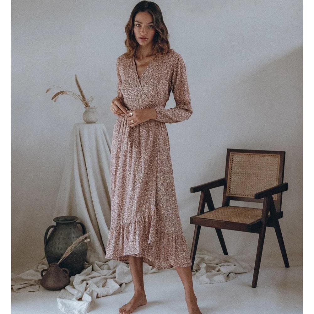 👗🌸🤎 Aura the Label Blush Floral Wrap Dress 🤎🌸👗